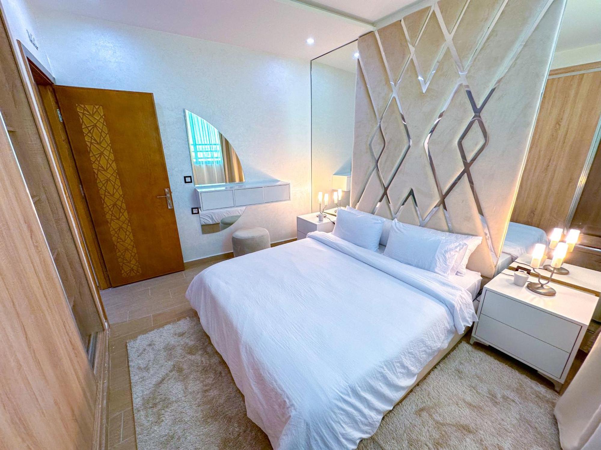 Veluxa - Luxury Holiday Homes - Centric Flat Танжер Екстериор снимка