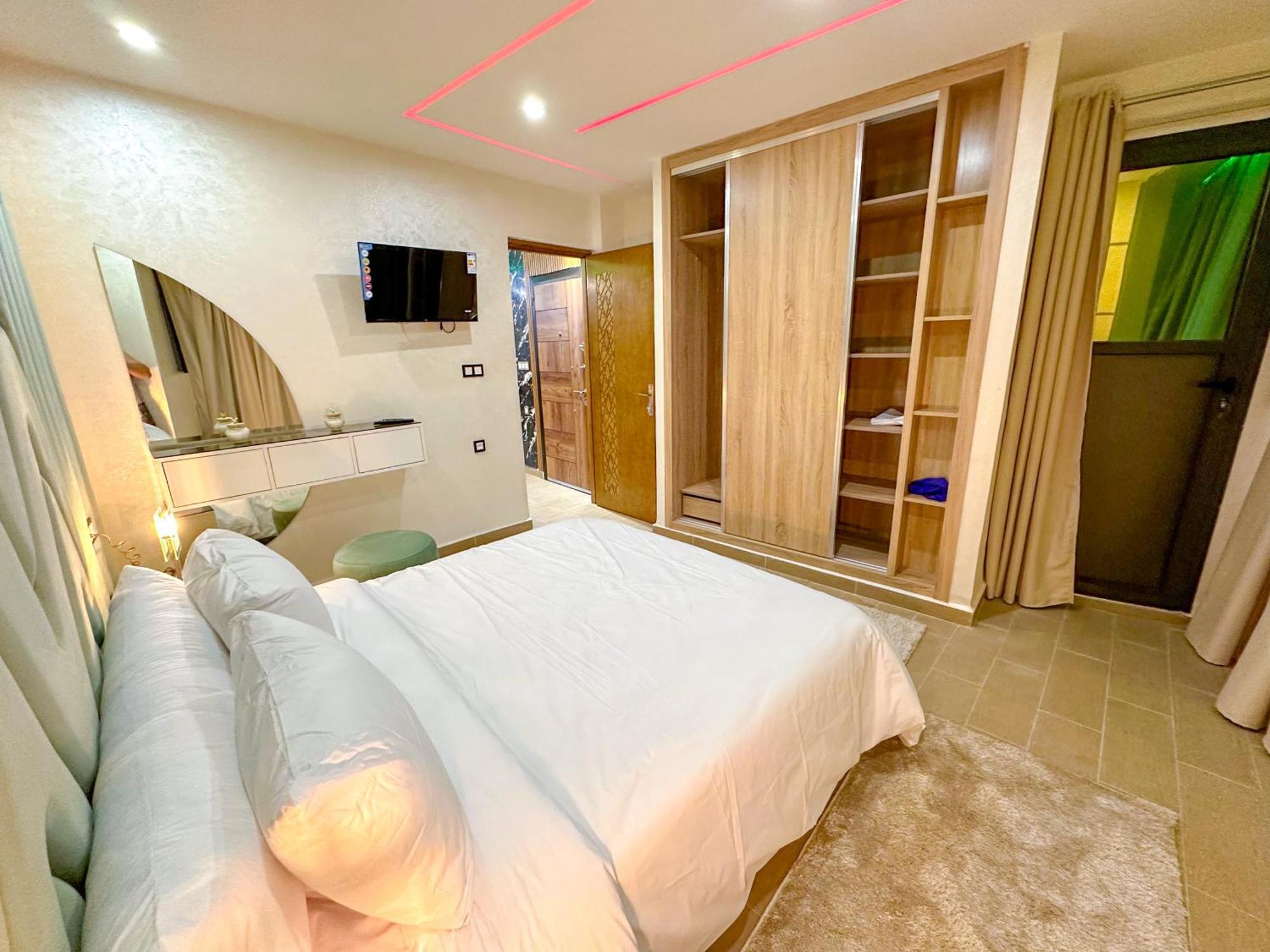 Veluxa - Luxury Holiday Homes - Centric Flat Танжер Екстериор снимка