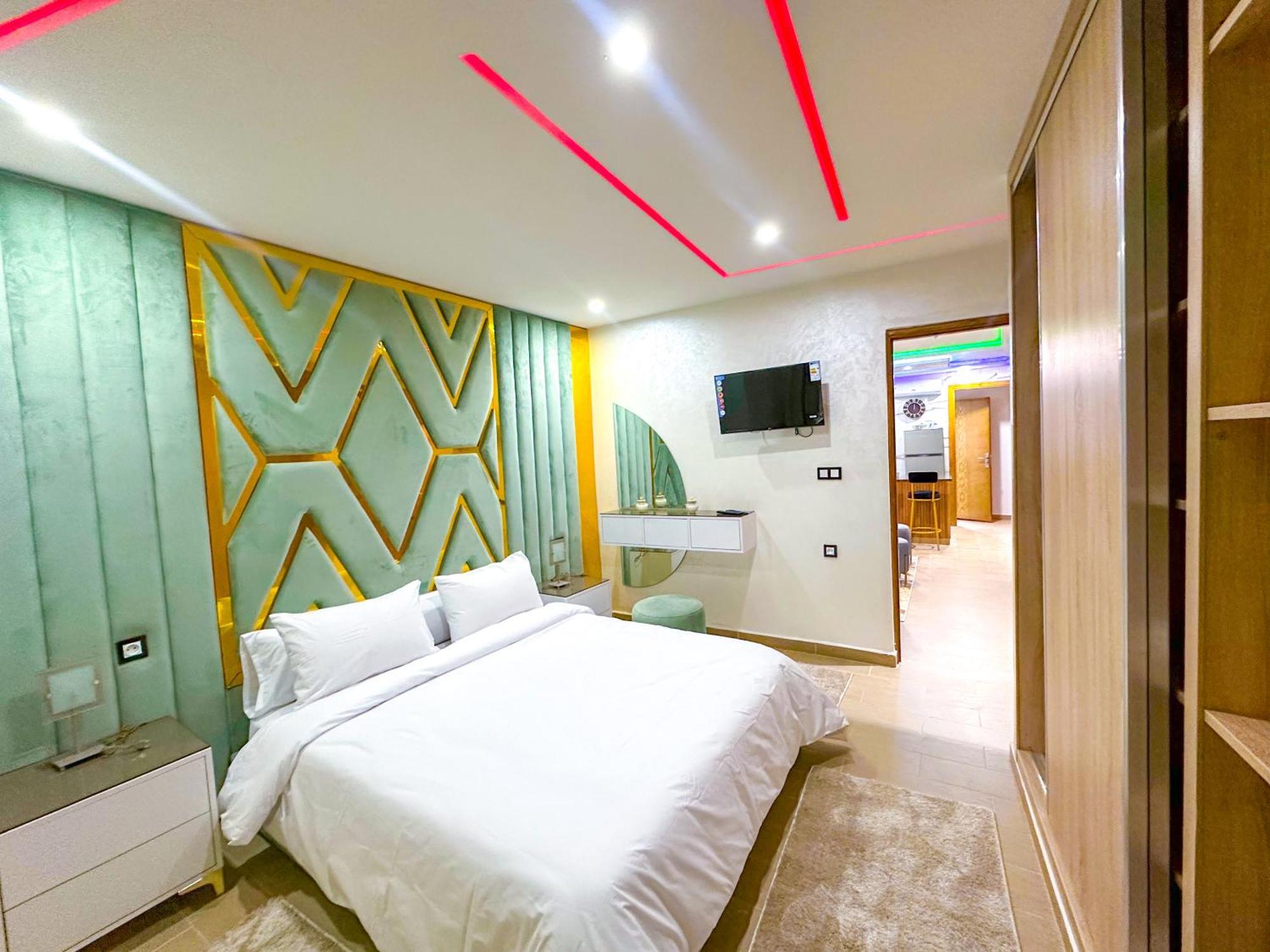 Veluxa - Luxury Holiday Homes - Centric Flat Танжер Екстериор снимка