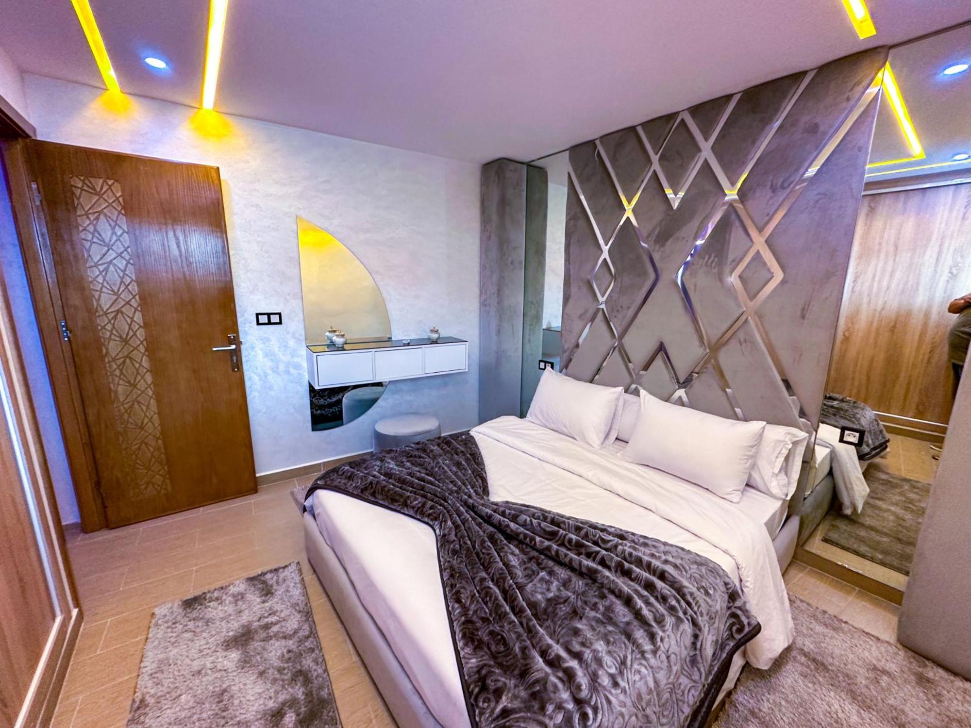 Veluxa - Luxury Holiday Homes - Centric Flat Танжер Екстериор снимка